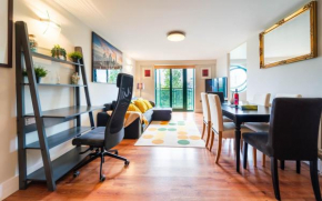Luxury Docklands 2Bed apt- Close to Excel- Canary Wharf- City Airport - 02 Arena- Free Parking- PS 4